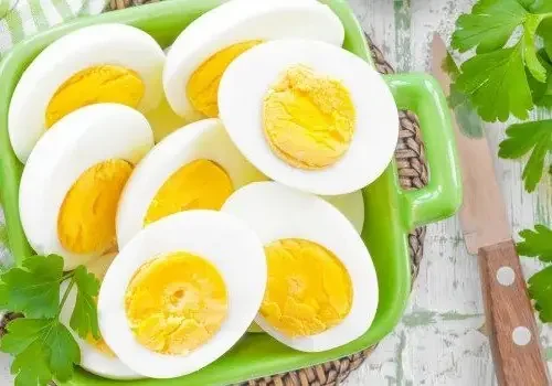 6 œufs de cane dur, entier et décoquillé